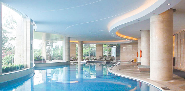 什么樣的泳池設(shè)備才能滿(mǎn)足游泳池常年恒溫？